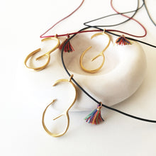 Γούρι 2026 | Αγκαλιά | Κολιέ με κορδόνι (ασήμι, επιχρύσωση) - 4
