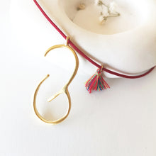 Γούρι 2026 | Αγκαλιά | Κολιέ με κορδόνι (ασήμι, επιχρύσωση) - 1
