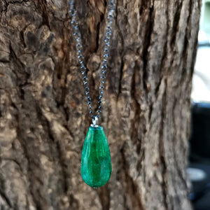 Necklace with chain and drop Jade stone (rhodium plated silver)