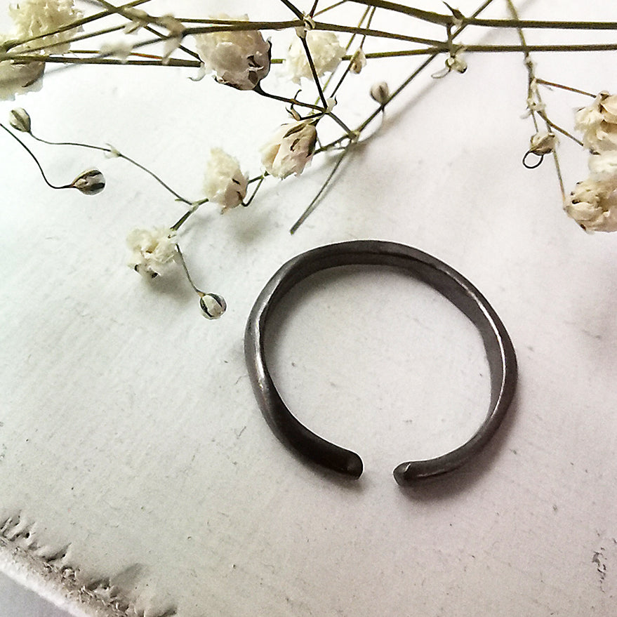 Handmade simple textured ring Texture Circle (rhodium plated silver)