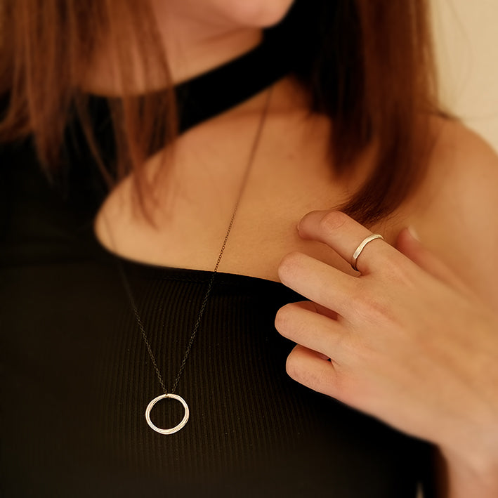 Silver circle necklace Texture Circle (silver)