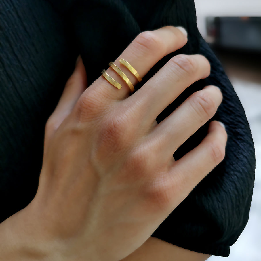 Χειροποίητo, σφυρήλατο δαχτυλίδι από επίχρυσο ασήμι, Texture spiral
